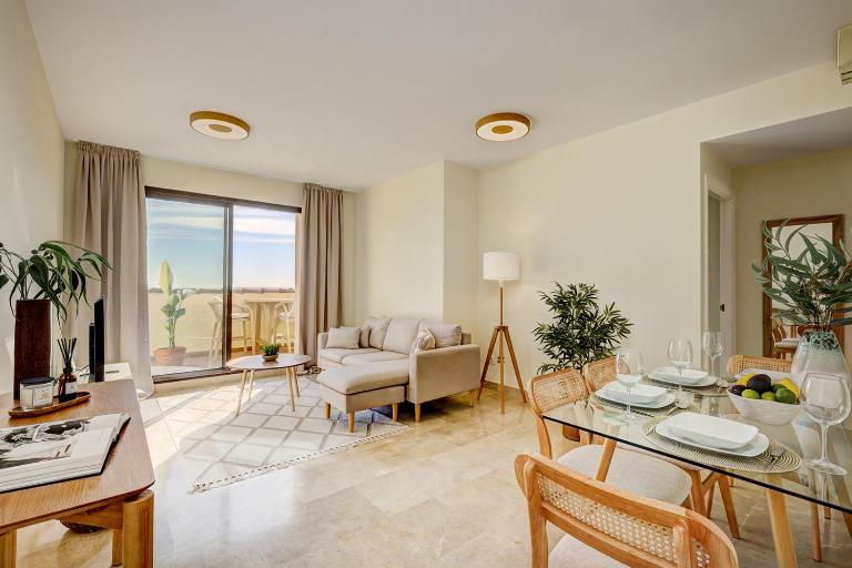 Cosy Sea View Flat with Terrace & Pool - Chambres d'hôtes Manilva