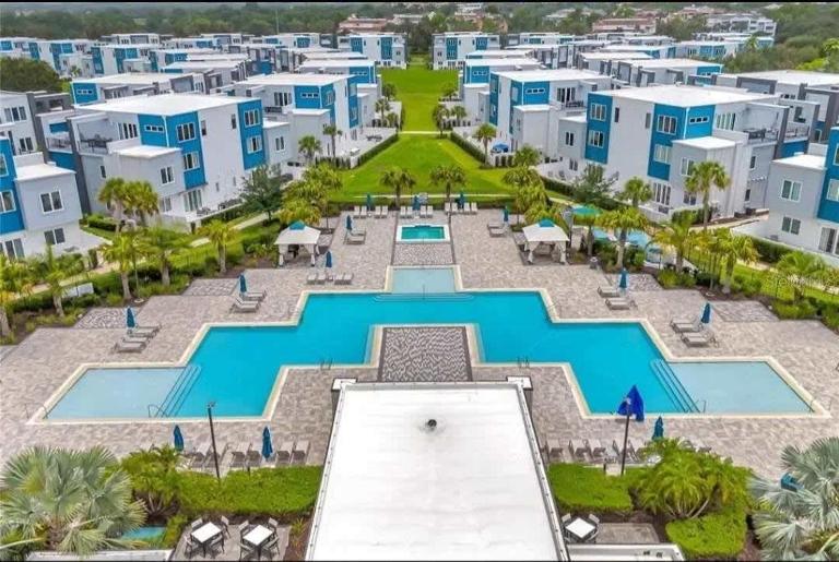 Two-story luxury condo near Disney with pool - B&B Kissimmee