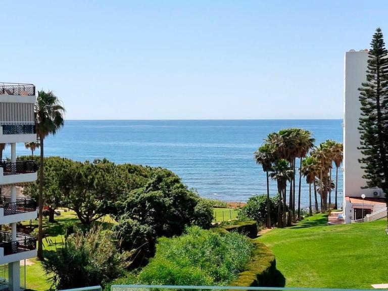 Algaida, Luxury Beachfront Apartment - B&B Sitio de Calahonda