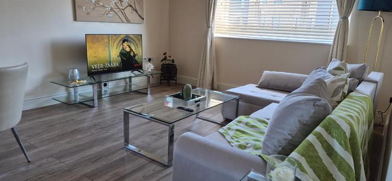 Cozy 2BR apartment in Maidenhead Sleeps 6 - B&B Maidenhead