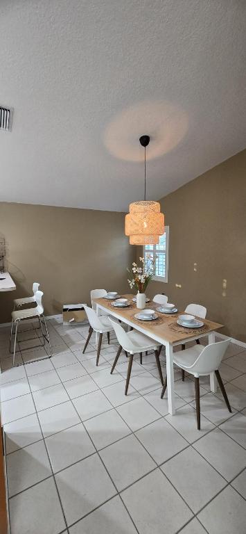 Across from Sawgrass Mall- Next to Amerant Bank Arena - B&B Sunrise