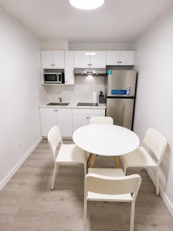 Cozy Vancouver 2BR Suite Near Joyce Station - B&B Vancouver