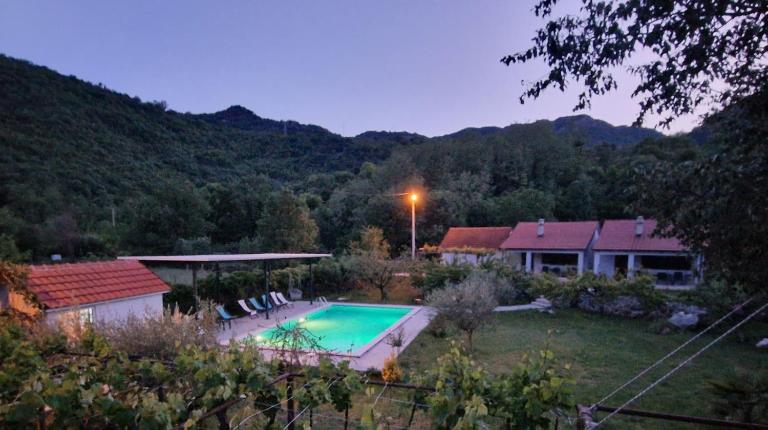Rustic Village House 4 - B&B Rijeka Crnojevića