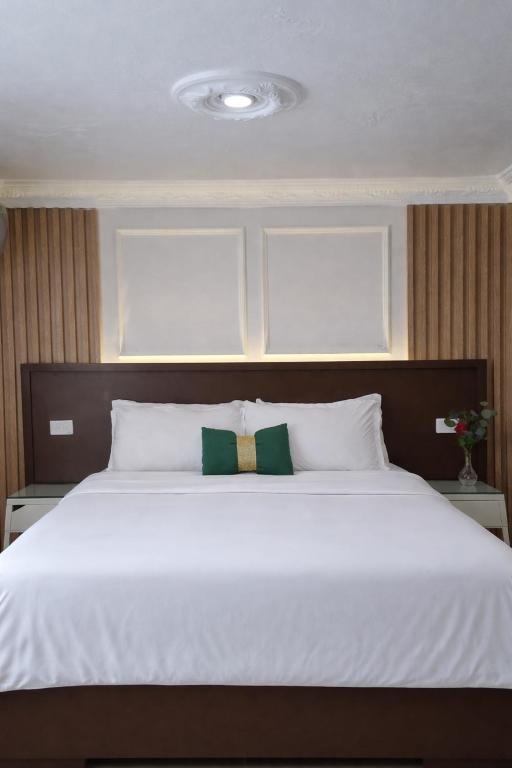 Designer 2BR Rooftop Jacuzzi & Views - B&B San Cristóbal