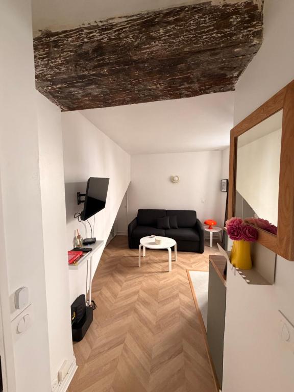 Cozy Studio Le Marais, Hôtel de Ville - B&B Parigi