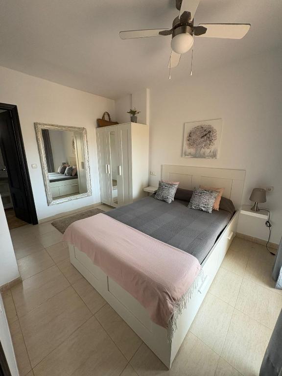 APARTAMENTO ATICO Vera playa Puerto Rey - Bed and Breakfast Vera