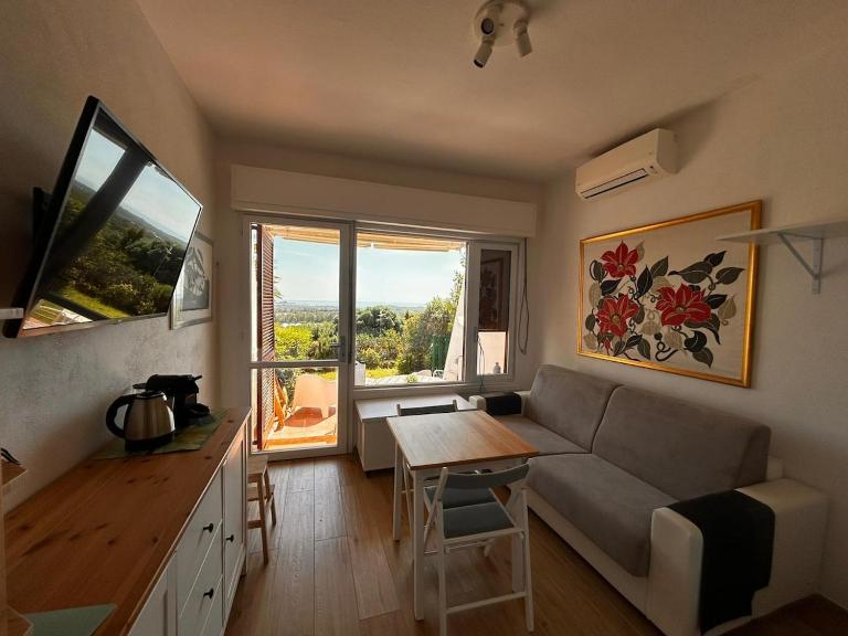 Bilocale Is Molas Design, Giardino e Relax - B&B Is Molas