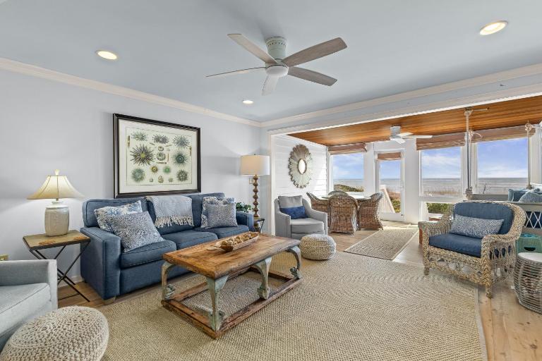 Beach Club Villa 30 - Coastal Oceanfront! Pool! Walkout! - B&B Isle of Palms