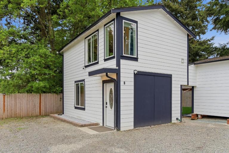 Private 1BR Free Parking 10min Airport Easy Check-in - B&B Burien