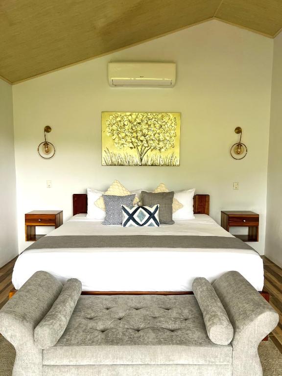 Arenal Volcano View Villa Luna 2 King Bed & Jacuzzi - B&B La Fortuna