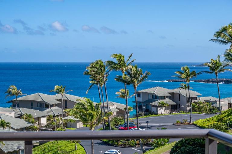 Kapalua Bay Villas Ocean View 1 BR Large Master Suite Villas Complimentary Car with 6 Nights KBV-12B3 by KBM - Bed and Breakfast Kapalua