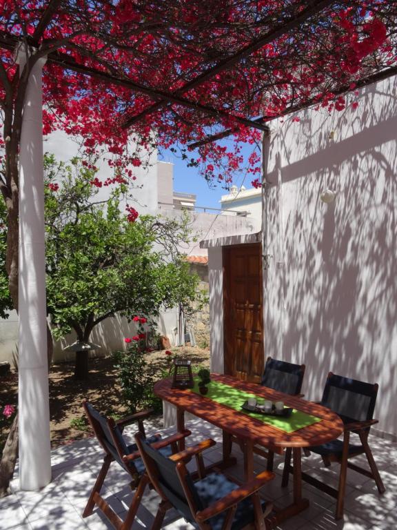 Neoclassical House - Bed and Breakfast Chania