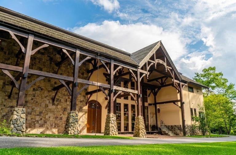 山あいの静かなログハウス Quiet Mountain Log House with Indoor Hot Spring Bath - B&B Gujō