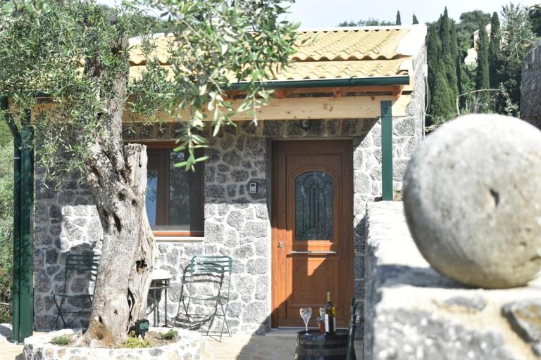 Tiny stone house - Corfu View - B&B Perama
