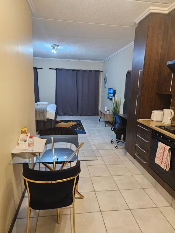 Stylish Studio Apartment In Fourways - B&B Centane