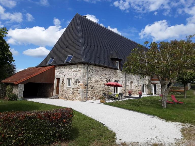 Gîte le Marronnier - Bed and Breakfast Saint-Mamet-la-Salvetat