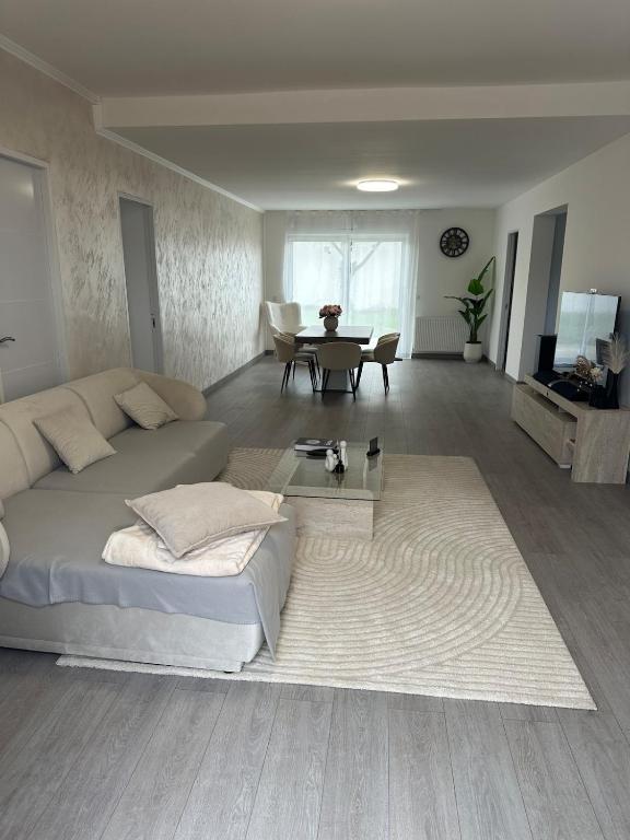 House near airport and Nantes easy to access - Bed and Breakfast Les Sorinières