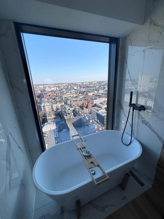 GLOBAL l SKY TOWER l Premium City View Apartments l Panoramic Bathtub l Parking - Ferienwohnung Kattowitz