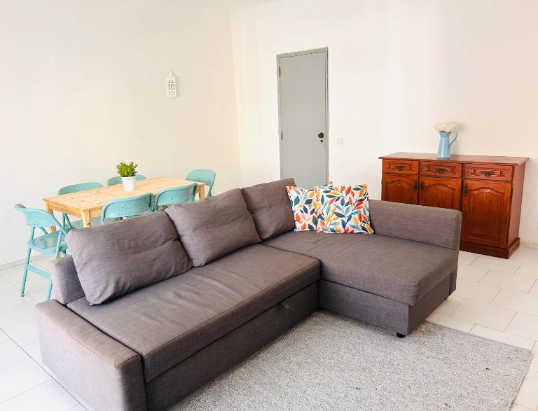 Spacious and sunny beach apartament - B&B Albufeira
