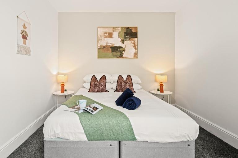 Cheadle l 2-Bed Flat l Near Airport & Christie - Chambres d'hôtes Cheadle