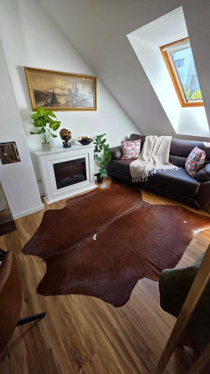 Golden Leaf Apartment with Parking - B&B Burghausen