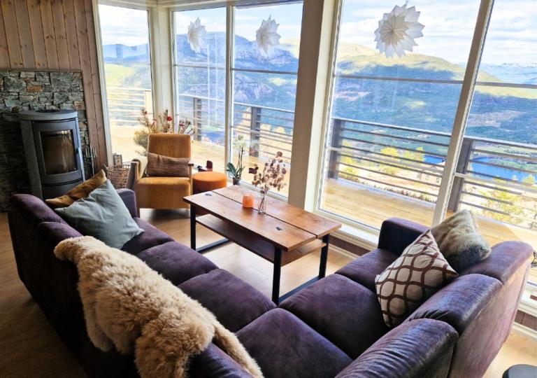 Mountain Ski Cabin with Sauna & Scenic Views - Bed and Breakfast Kviteseid