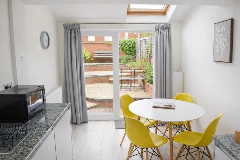 Cosy Shakespeare Street cottage - free parking and dogs welcome - B&B Stratford-upon-Avon