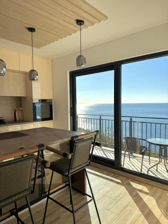 Moréa- Modern, Sea View & Balcony - B&B Budva