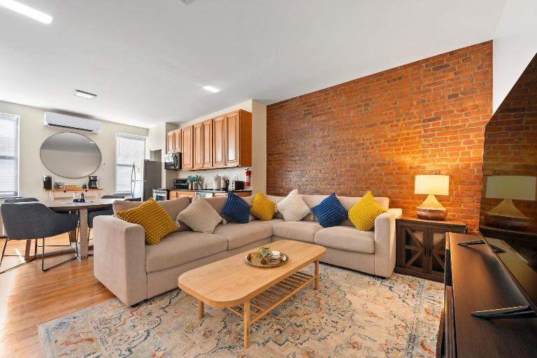 2 BR Jersey City Historic Brownstone 10 Min to NYC - Ferienwohnung Jersey City