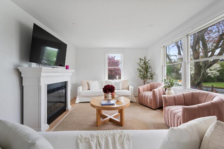 Renovated Cape Near Beach with Fire Pit - B&B Fairfield