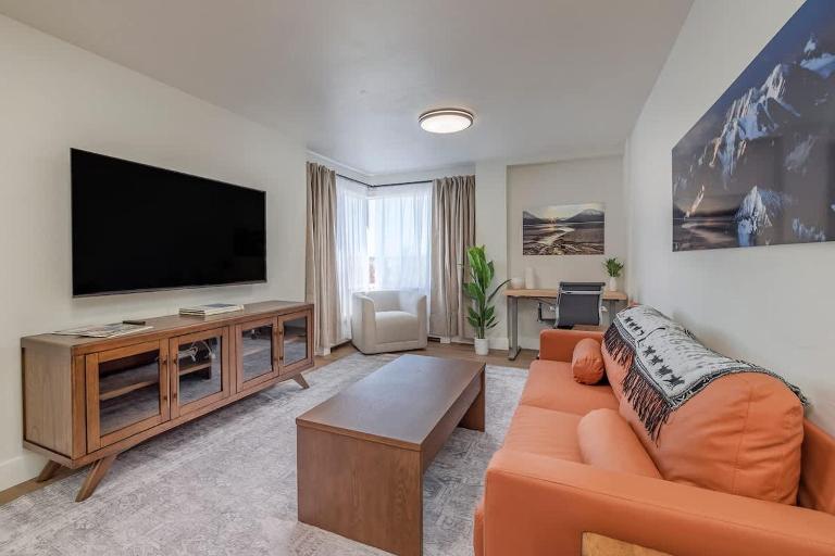 Downtown Coastal View 1 Bedroom - B&B Anchorage