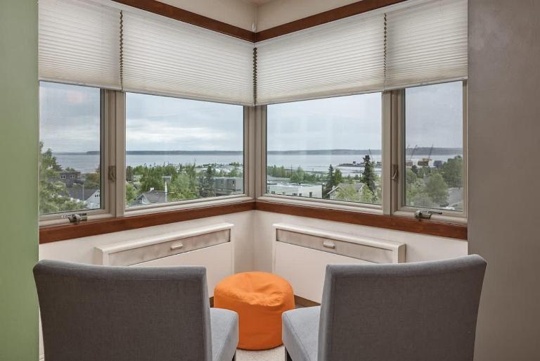 Artsy 1 Bedroom Condo with the Views to the Inlet - B&B Anchorage