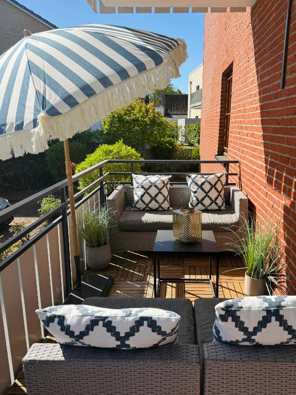 HAPPY PLACE mit Sonnen-Balkon und Stellplatz nur 400 m zum Strand - Ferienwohnung Scharbeutz