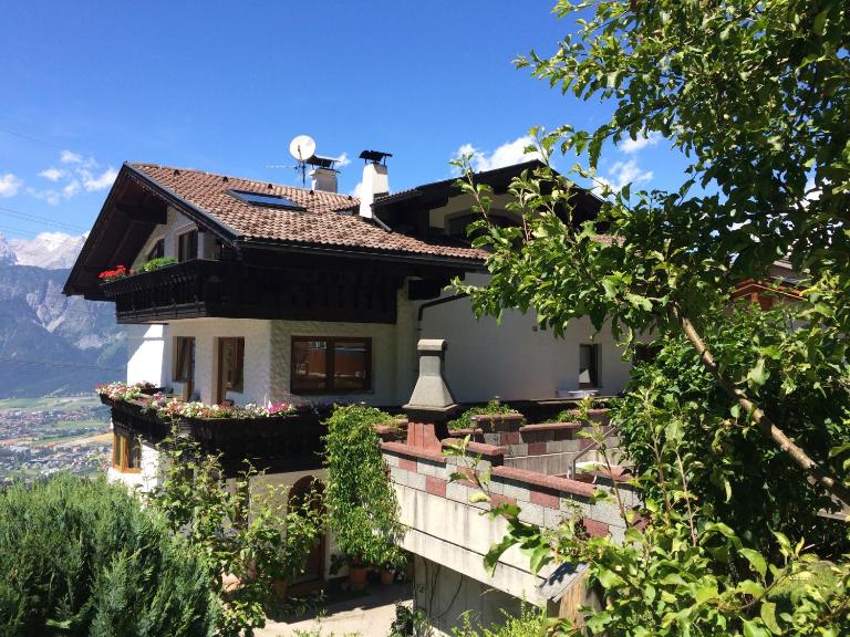 Pension Erlerhof Chez Karin - B&B Tulfes