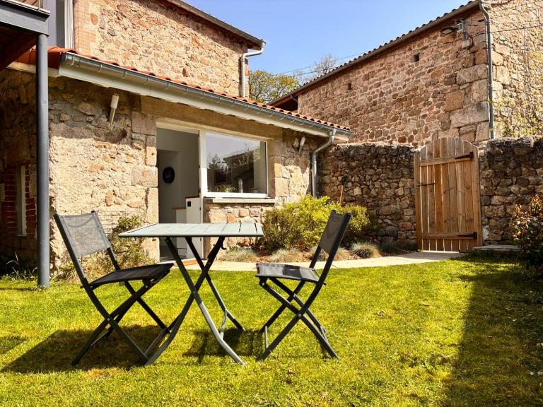 Superbe appartement avec jacuzzi et jardin privé - Ferienwohnung Marlhes