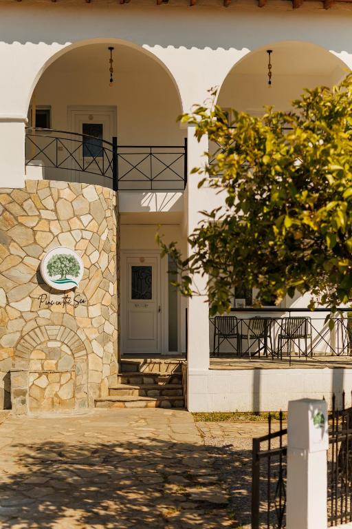 Pine in the sea II Boutique apartment-Nikiti - Chambres d'hôtes Níkiti
