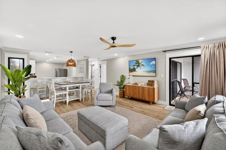 Edgewater Villa! Resort Pool & Beach Access by Dolce Vita Getaways - B&B Panama City Beach