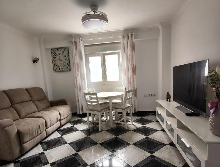 Piso calidad precio junto a la Playa de la Victoria - B&B Cádice