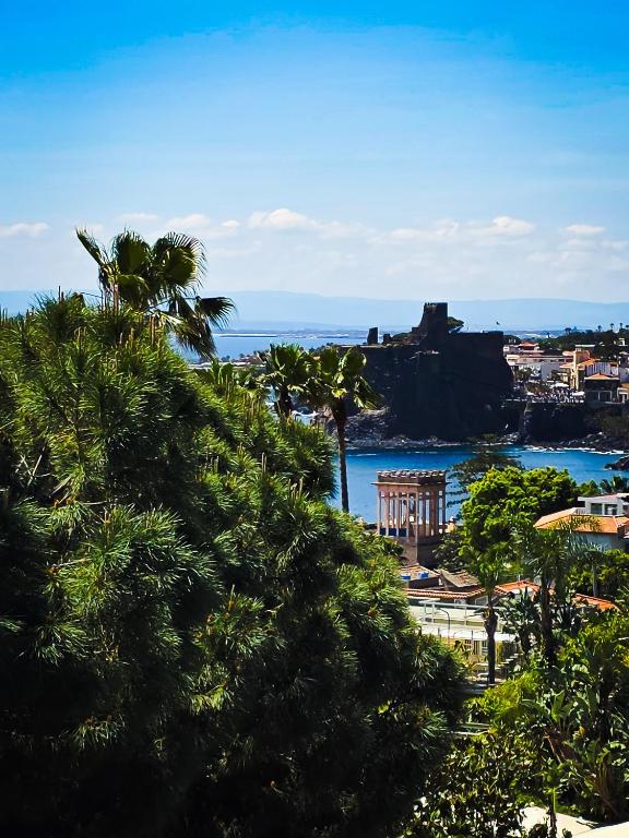 Casa Alice - Rooftop sun area with breathtaking view - B&B Aci Castello