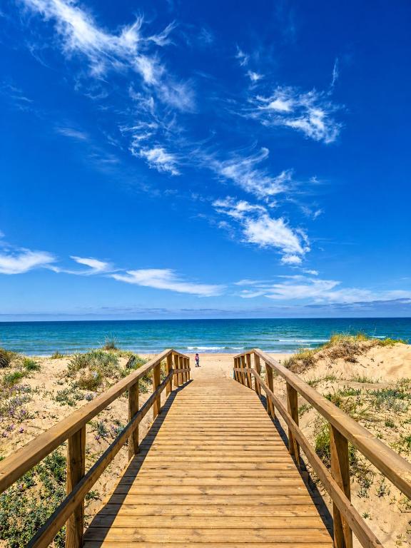 Sunrise House Oliva Nova Beach & MET Apartment - B&B Oliva