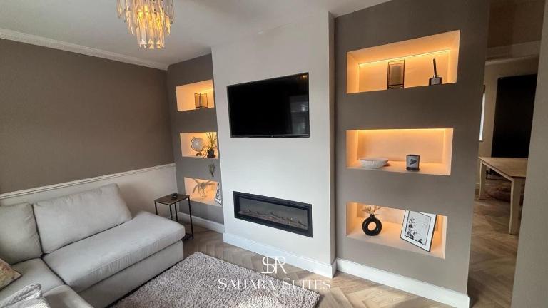 Stylish 2 Bed Hyde - sleeps 4 - Contractor & Family - Free Parking - B&B Hyde