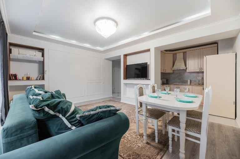 Mountain View Esentai Residence - Ferienwohnung Almaty