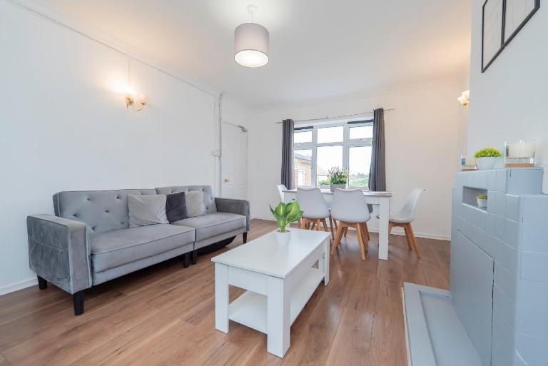 Contractor Haven Free Parking 5 bed 12PPL - Ferienwohnung Drayton
