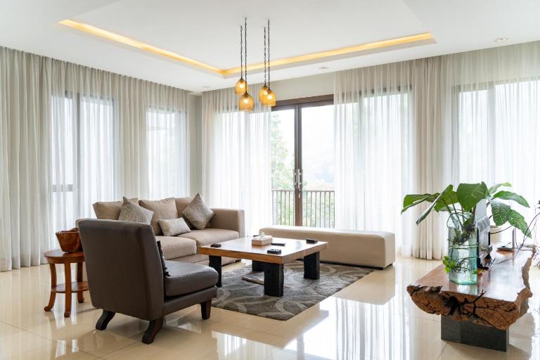 Chamomile Hill View Villa 6 Bedrooms With a Private Swimming Pool and a Movie Room and a Billiard Table - Ferienwohnung Bandung