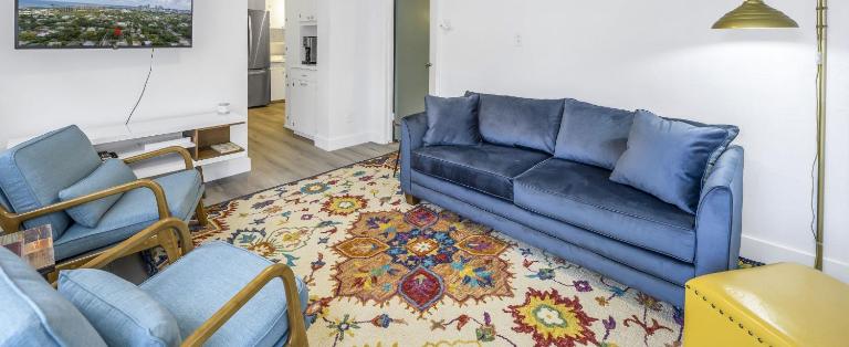 Comfy and quiet Steps to fun events downtown - B&B St. Petersburg