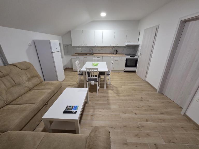 Apartma Pri Stevotu - Ferienwohnung Deskle