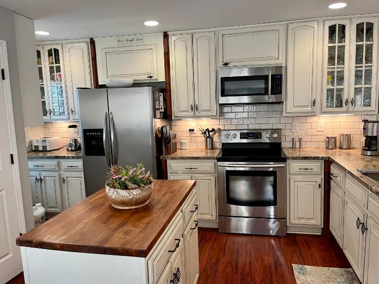 30 Steps to the Beach, Sunsets, Family Fun & Peek-A-Boo Views - Bed and Breakfast Carolina Beach