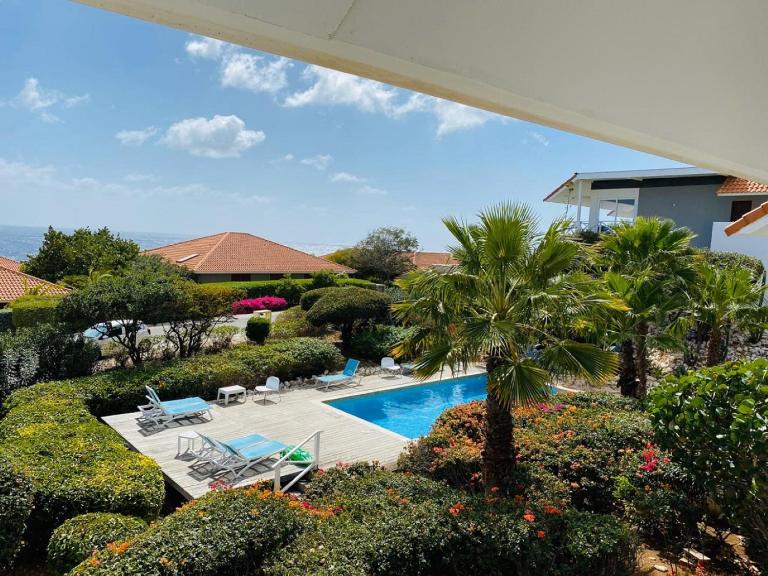 Hilltop Sea view , Boca Gentil - B&B Willemstad