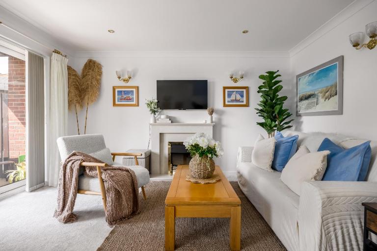 Poole Harbour-Poole Quay with 6 Beds, Free Parking - B&B Poole