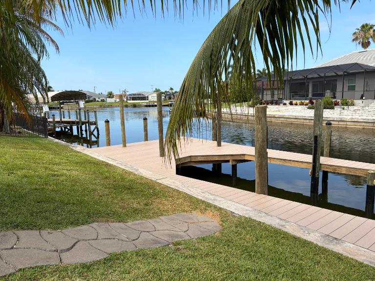 Canal front-salt water, Heated Pool, Bikes, Fishing, 3 King beds and bunk room - Chambres d'hôtes Cape Coral